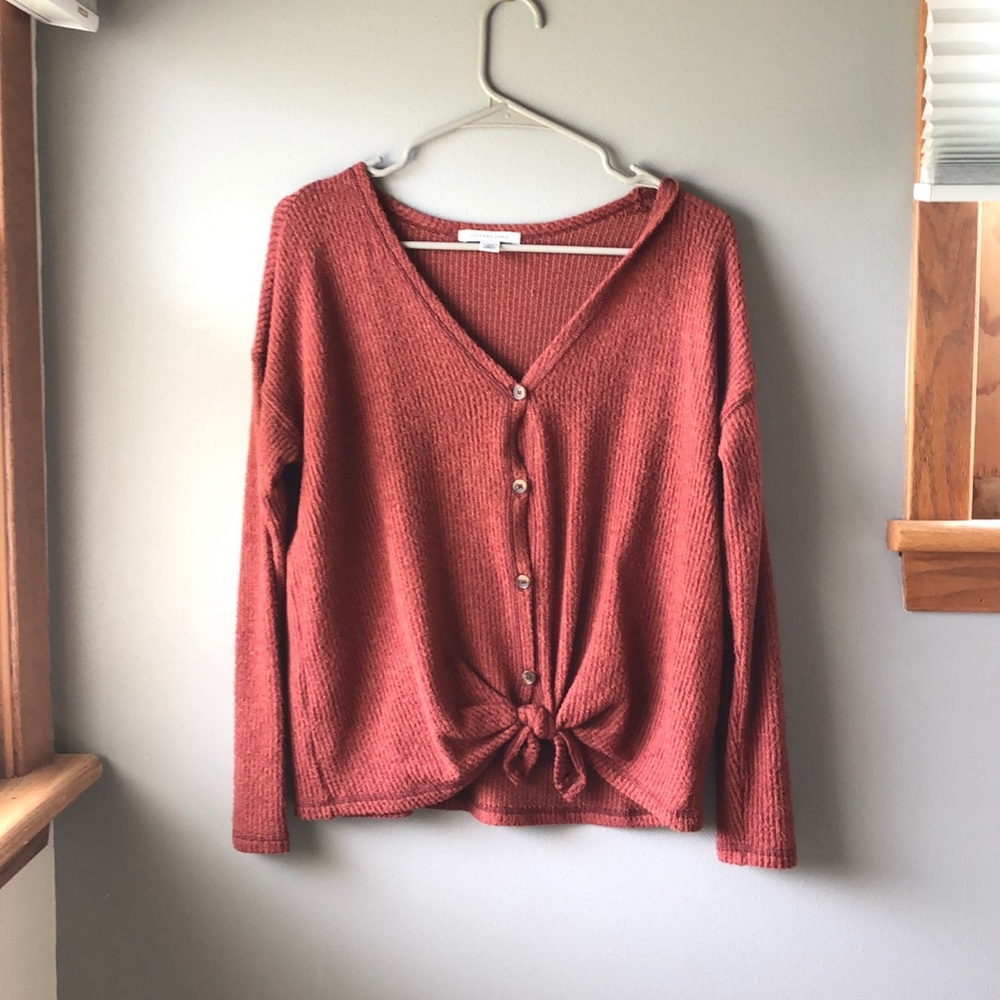 Perfect Fall bottom down tie sweater!